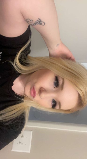 Buy me dinner, I&rsquo;m cute. https://t.co/qvh83rLoqX