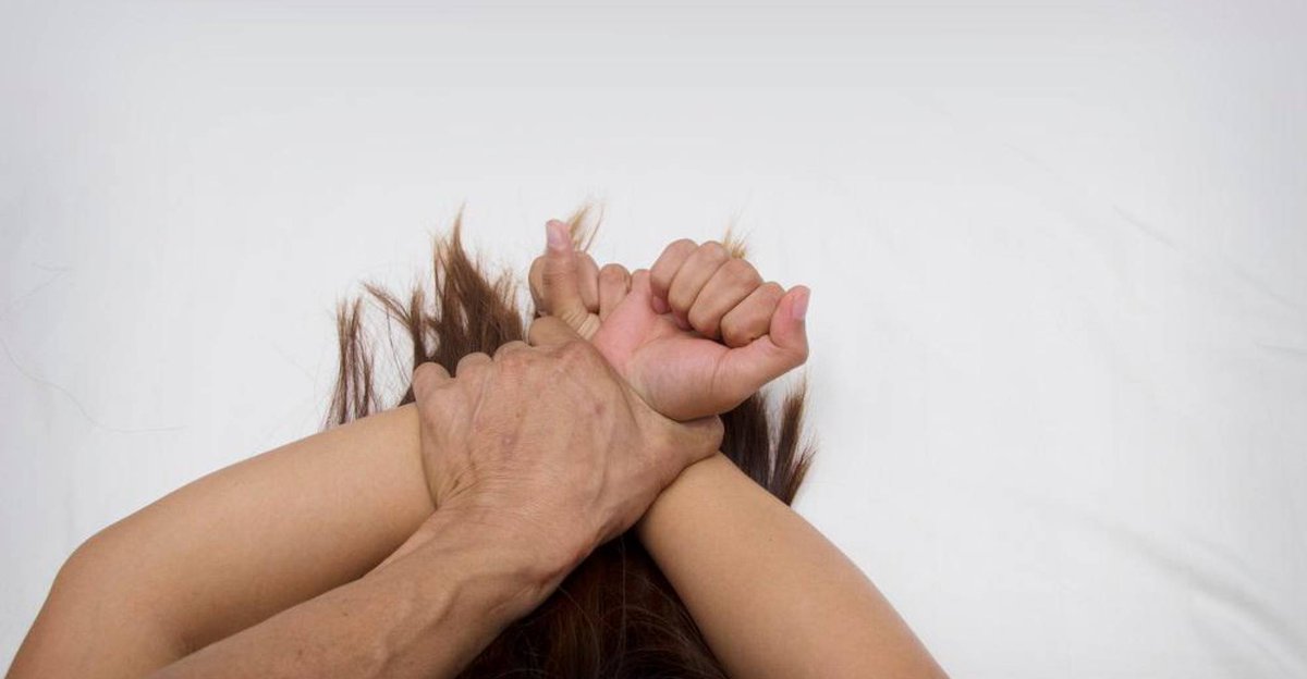 Mujer de 30 años denunció que la abordó un sujeto y la obligó a practicarle sexo oral cuando la abordó en la vía pública caminando sola por el barrio Kennedy.