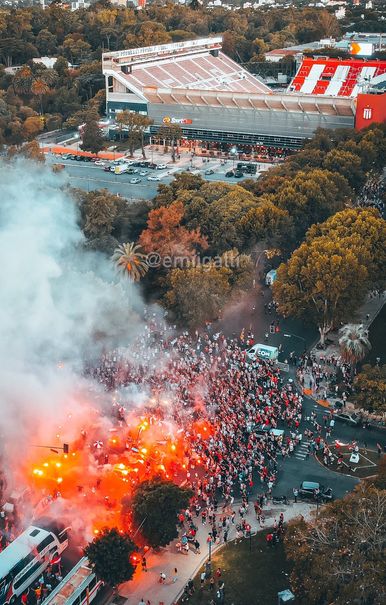 eemiiGatti's tweet photo. ¿Qué título le pondrías a esta foto? #Estudiantes #LaPlata #Libertadores https://t.co/vAJupR9fpn