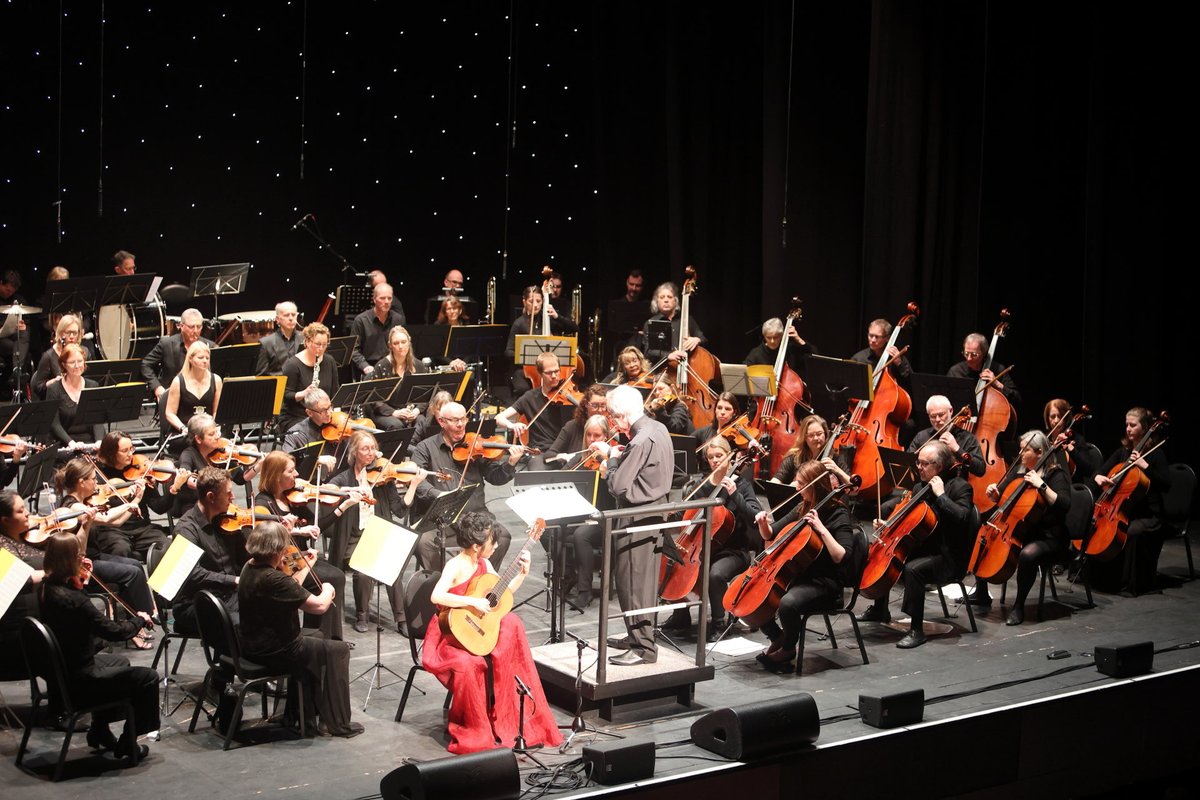 ConcertVale's tweet photo. So good to perform Concerto Magna Carta by ⁦@Johnbrunning⁩ ⁦@XuefeiYang⁩ ⁦@fnhcofficial⁩ ⁦@ClassicFM⁩ @guitar @classical guitar https://t.co/8TdQJzHlhj