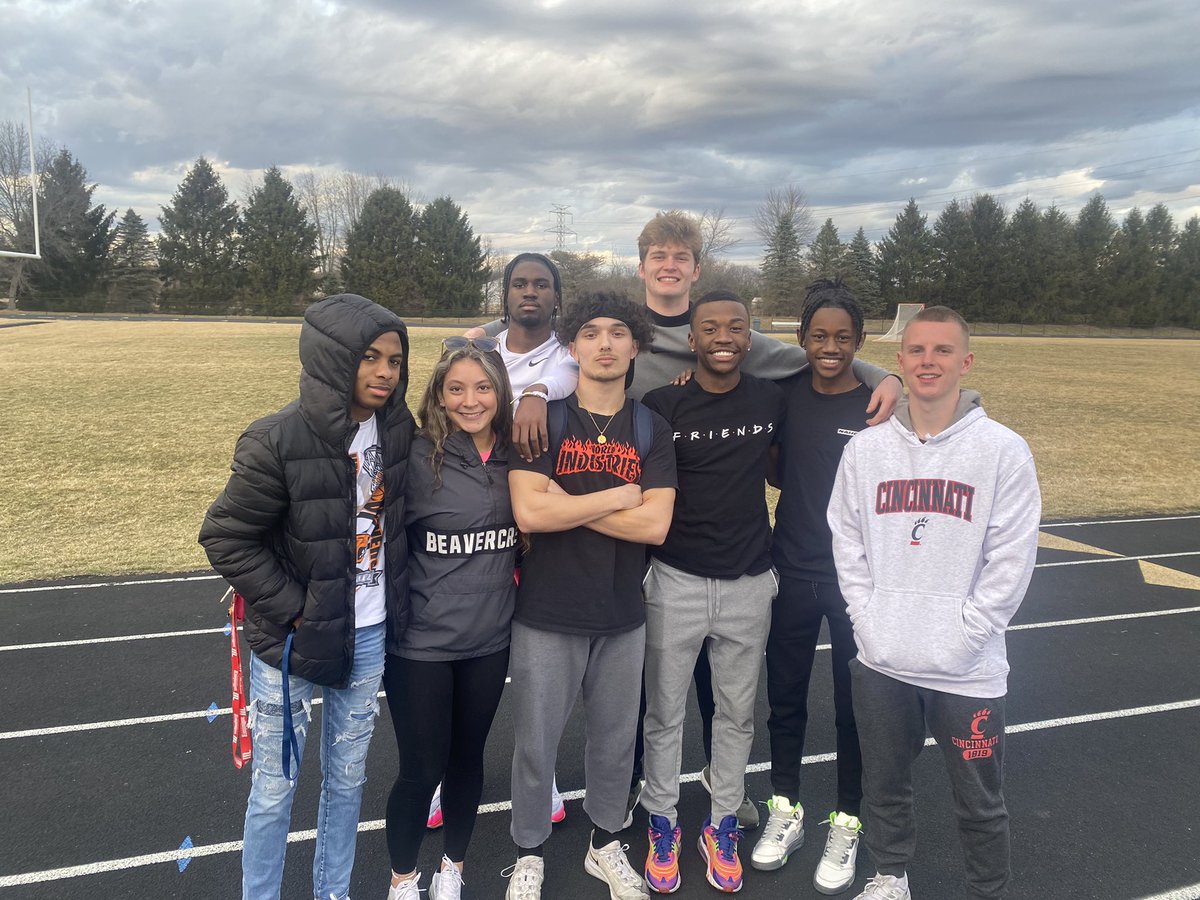 jeffmoore32's tweet photo. Beavercreek Middle School Track in full affect!  Special shout out to the high school kids (and my daughter in college) that came out as mentors for the younger kids!  You guys are developing into future leaders! https://t.co/vVc1z58Rhf