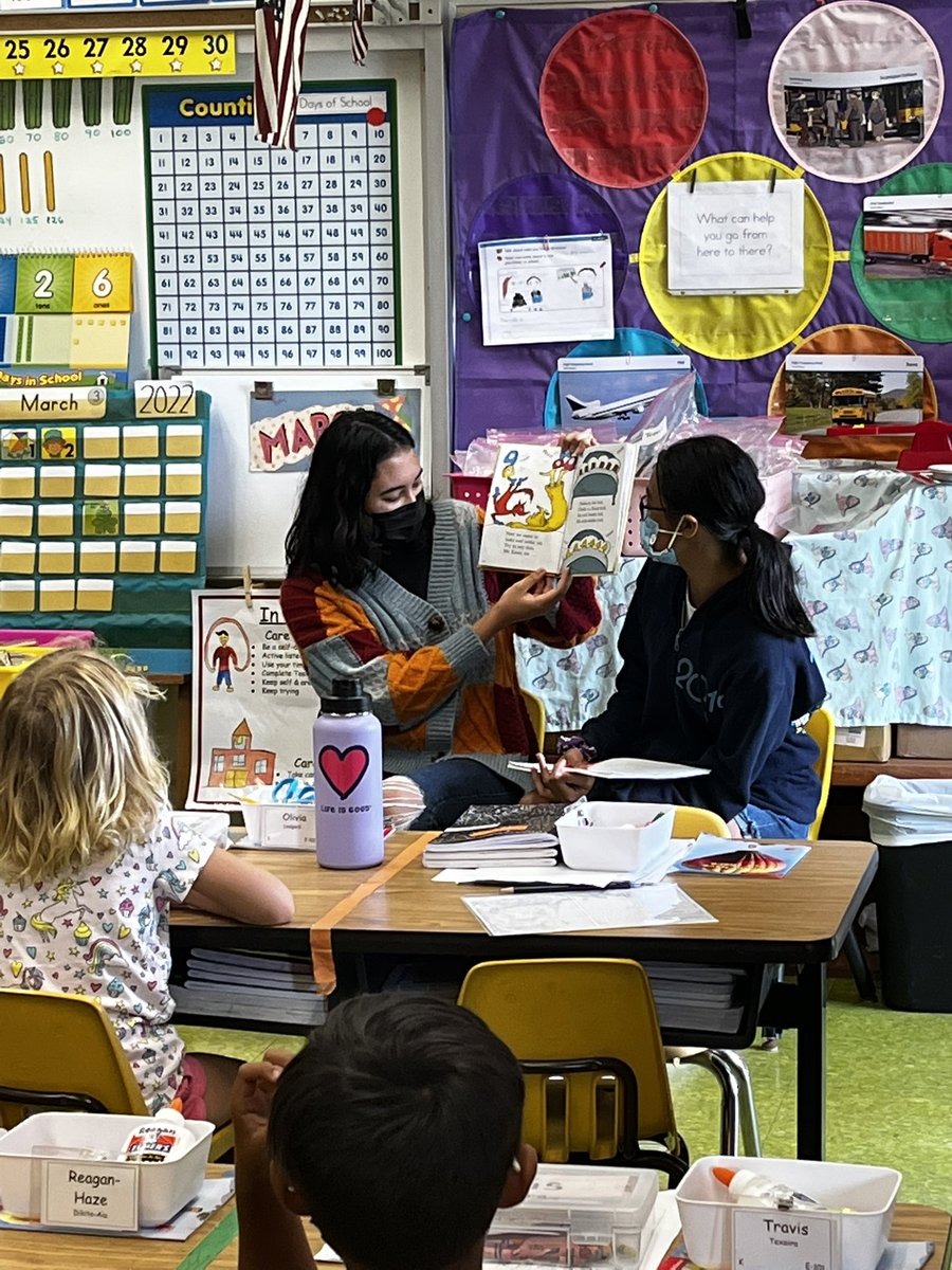 phisdaggers's tweet photo. Mahalo @keonepoko_elem for having our seniors today come read to the kindergarten classes for Dr. Seuss Week! Can’t wait to do it again! #drseussweek #phisdaggers https://t.co/PZRsZ1jexW