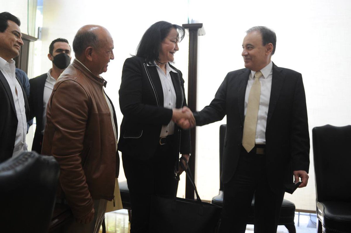 FaatimaRod's tweet photo. El trabajar por quienes menos tienen se hace realidad con la firma del convenio entre el gobernador @AlfonsoDurazo y Financiera Nacional de Desarrollo Agropecuario, Rural, Forestal y Pesquero, para que productores que antes no tenían oportunidades puedan acceder a créditos. 🙌🏻 https://t.co/isSUlggiXw