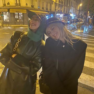 f4therharmony's tweet photo. que dua y angele se lleven tan bien y tengan admiración la una por la otra 🥺✨ yo ya gané en la vida con mis favs https://t.co/YezlhC8yBS