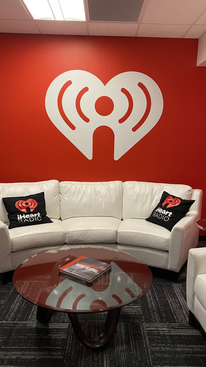 norafiqin's tweet photo. New job starting this week at #iHeartRadio 🤩 #radio #newjob https://t.co/K2yTDiPt9T
