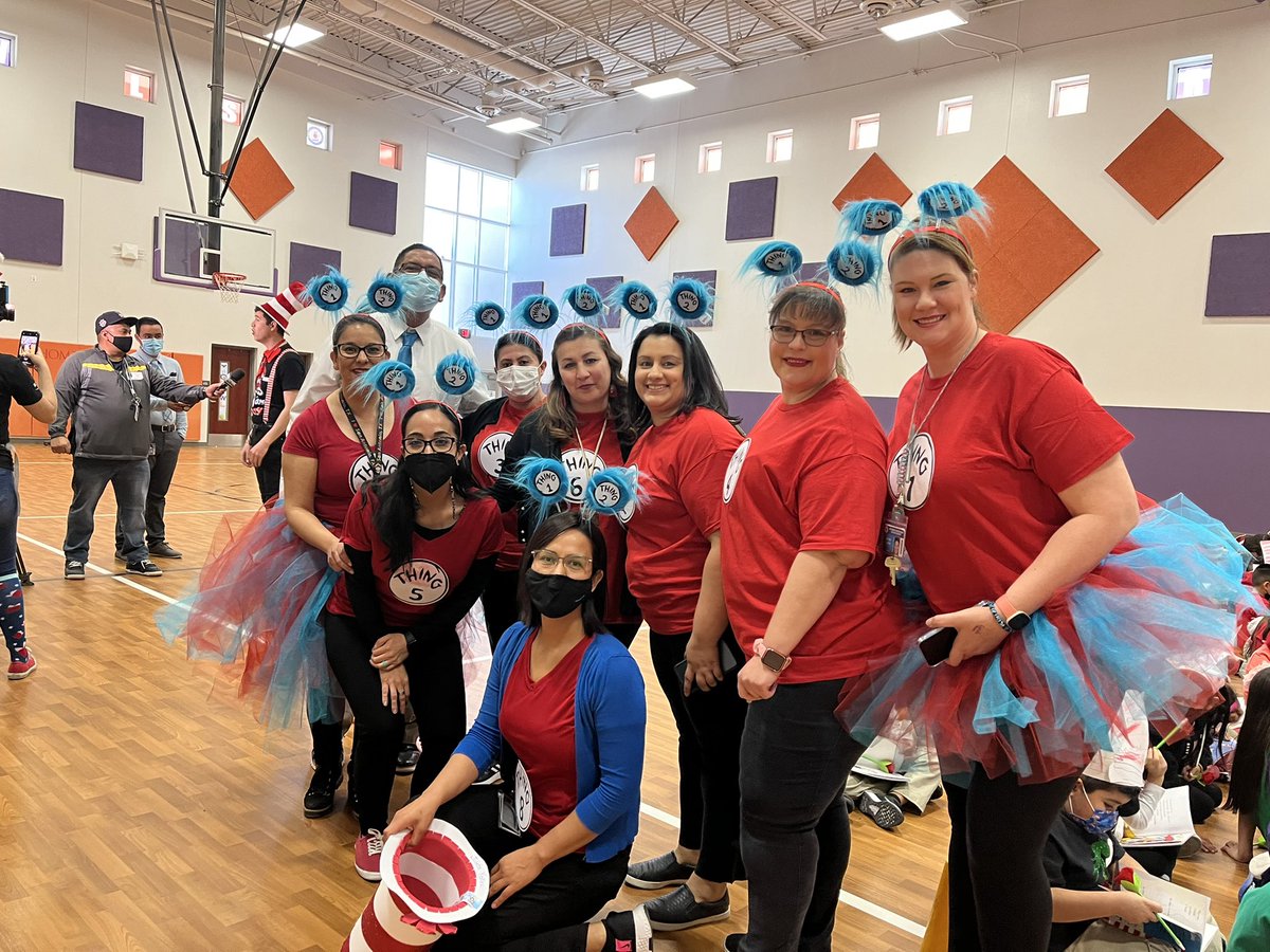 larellano_MRES's tweet photo. Thank you Amazon for helping build the love of reading in our Owl community. #Amazon #TeamSISD #LeaveaHeartPrint https://t.co/6LDhm3mOFm