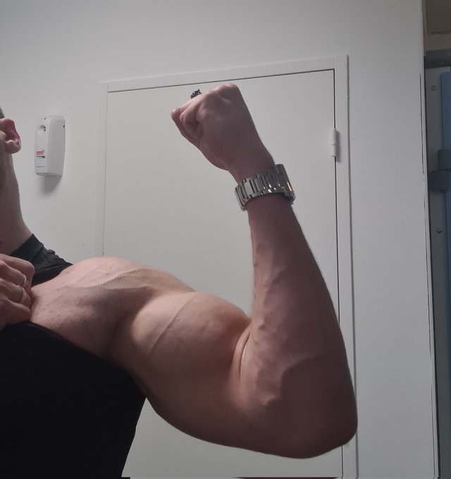 Next week  i will be in Madrid and Barcelona If you want to make content with me Write me in dm https://t