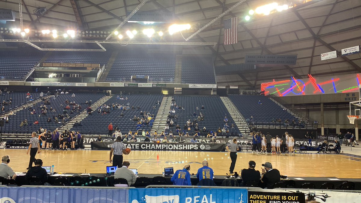 Hermiston_ASB's tweet photo. Lady Dawgs up 15-7 at the end of the first quarter! #scodawgs https://t.co/Ahw6BRFoC9