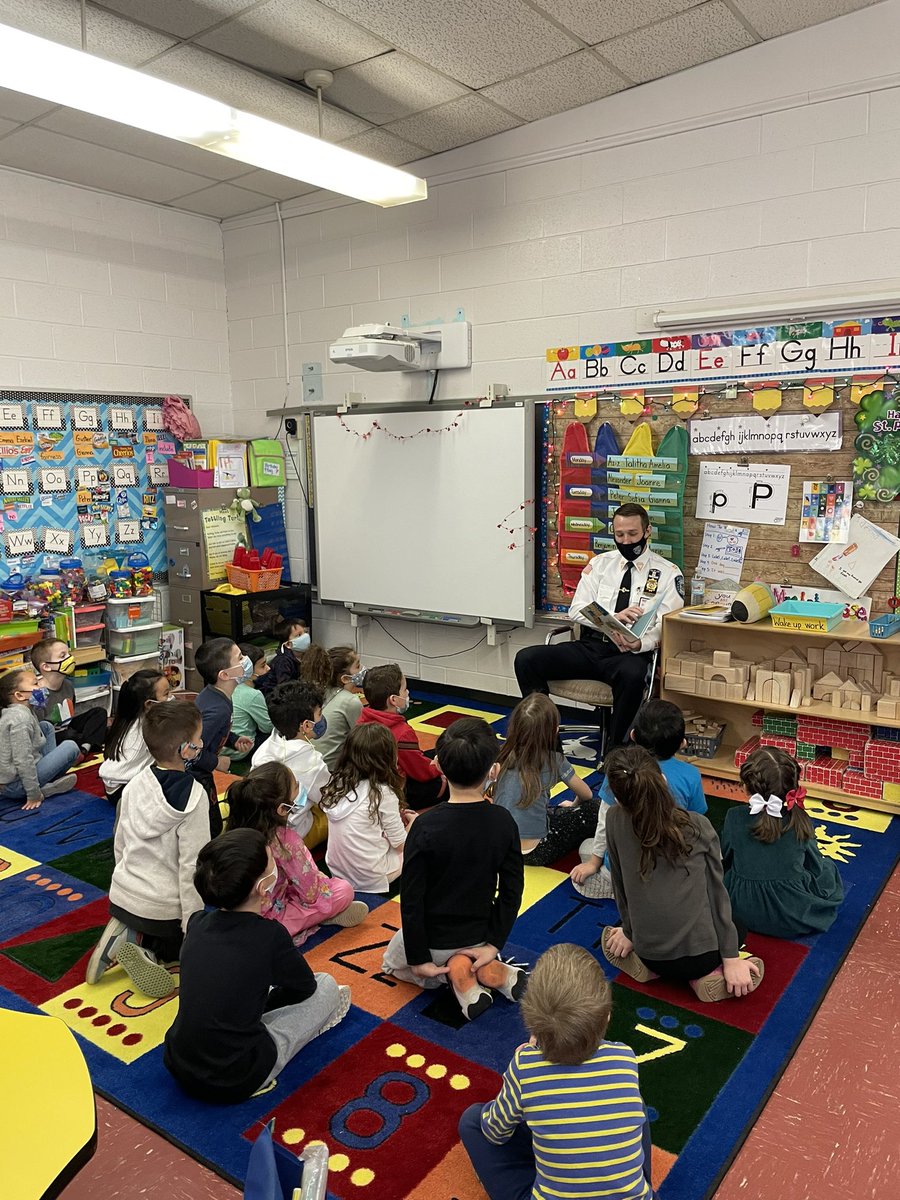 LabrosseKristy's tweet image. We had a blast 💥 celebrating Read Across America Day with our guest readers! 📚 Thank you Captain VanSaders and Councilwoman Sandhusen! @NMGibbs_NJ #NMUKNIGHT @NewMilfordPD