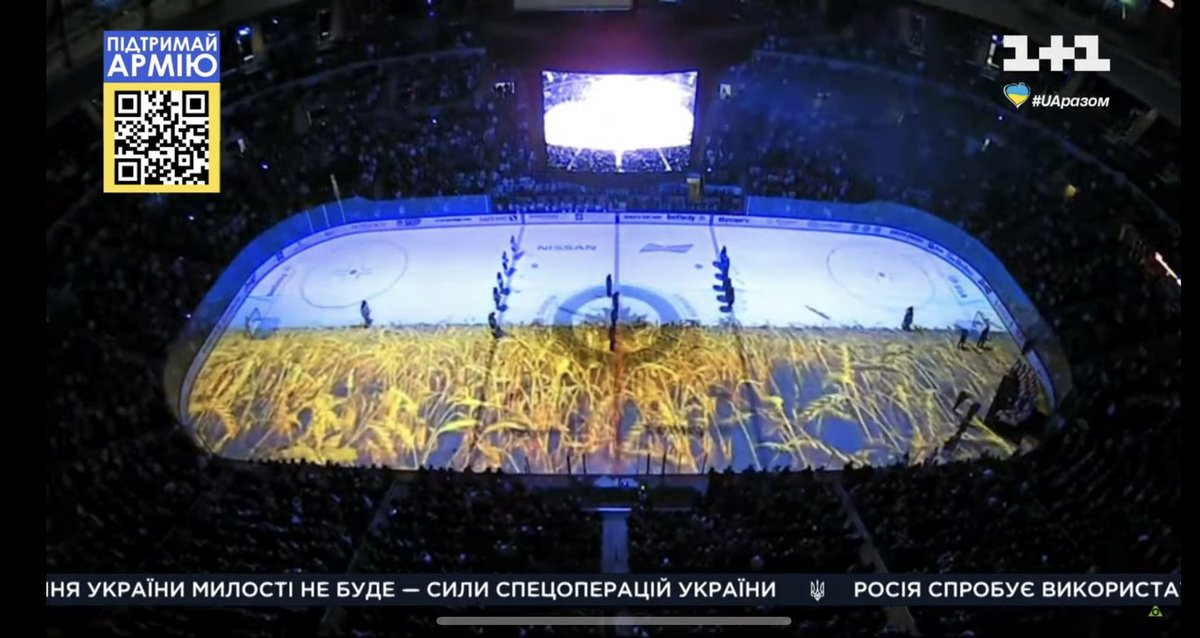 Hoosli's tweet image. Thrilled &amp;amp; humbled to learn that video of @hoosli singing Ukrainian &amp;amp; Canadian anthems at @nhljets game on March 1 was broadcast by media outlets across Ukraine. So touched that our display of solidarity &amp;amp; support was seen &amp;amp; heard by millions of people throughout Ukraine! 💙💛