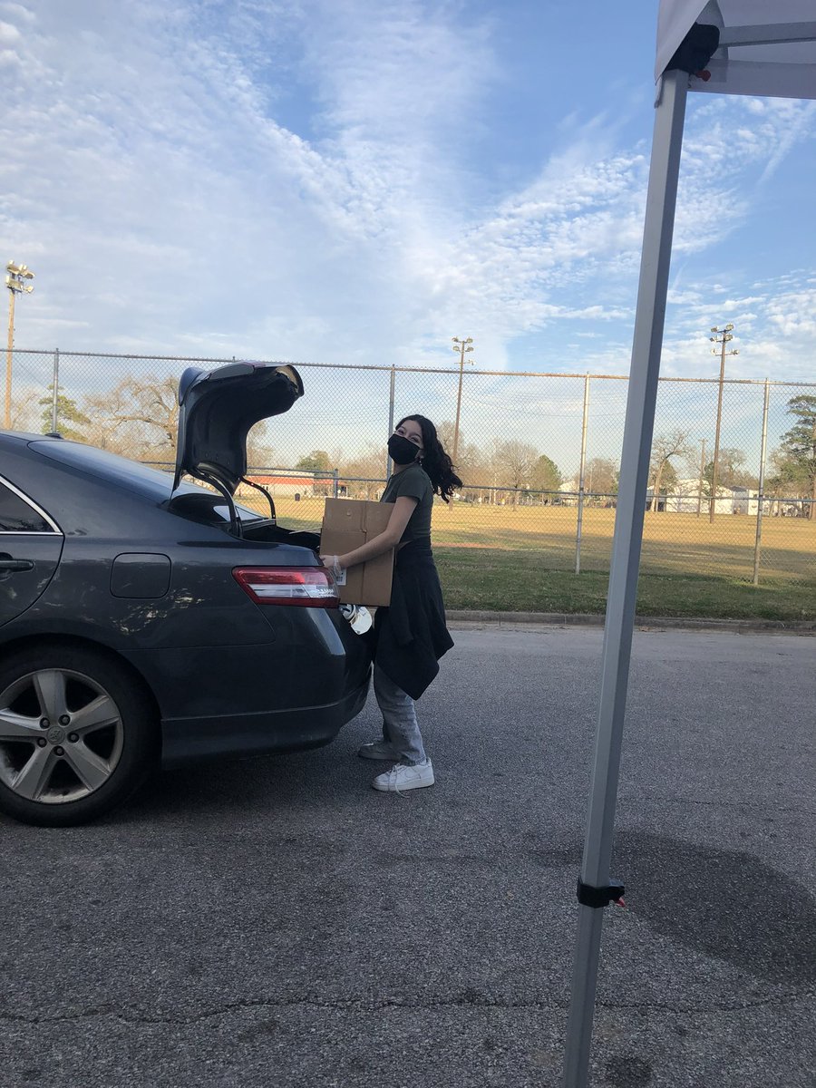 Together, our ladies accomplish so much ! Another productive day volunteering at the Boys and Girls Teen Club <3 !