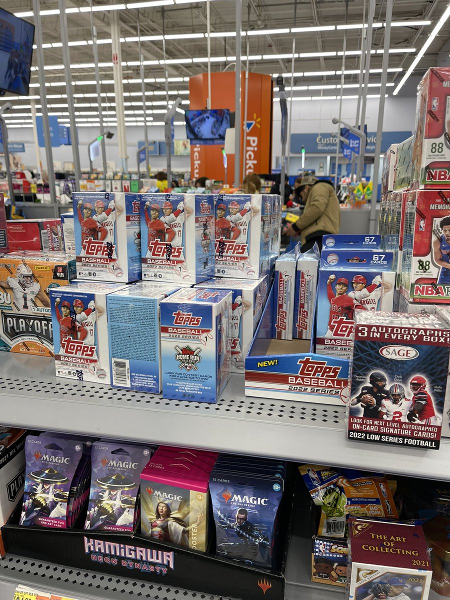nikeeboyzz's tweet image. Sheeesh hit the jackpot at a local Walmart … thanks to an old friend #TwitterlessMark @RealShelfy @Topps time to rip some packs #Addict #topps2022 #series1
