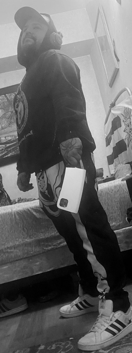 TheRexHannibal's tweet photo. Behold the coolest phone case. #hatchetcase #phonecase #Ho99o9 #myadidas https://t.co/tAU25Rb2xc