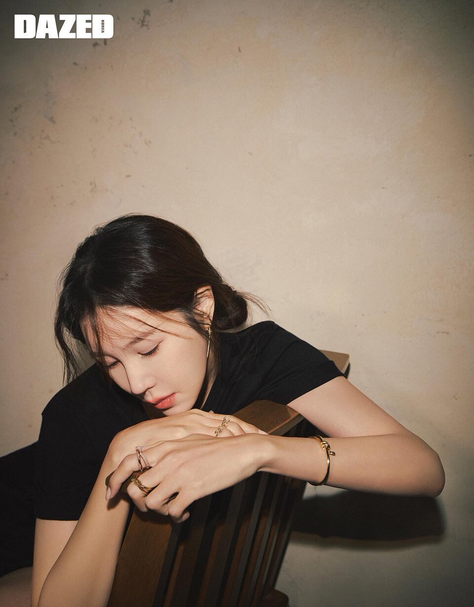 데이즈드 3월호 #이지아 
찢었다…