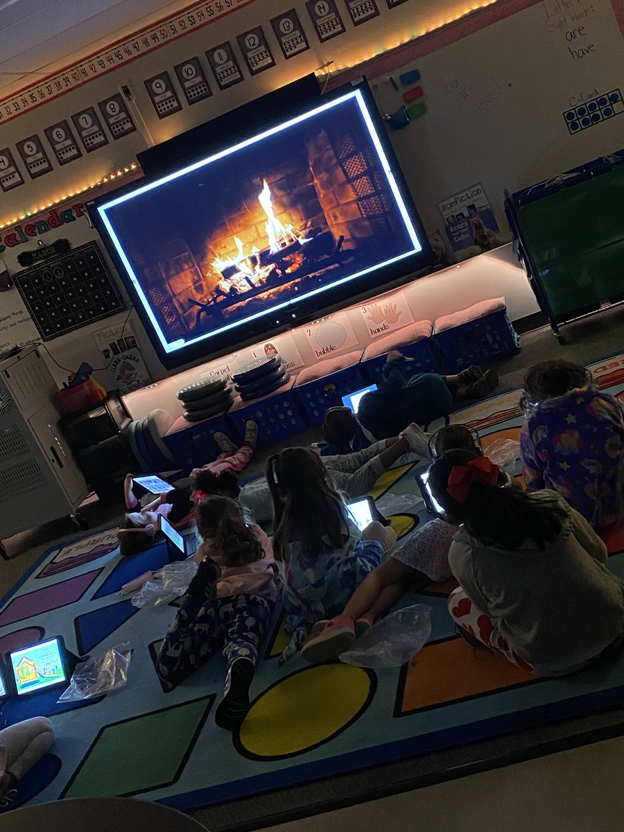 D.E.A.R. time by the fire! Such a great way to spend our morning during #ReadAcrossAmericaWeek
Listened to stories read, read our library books, and read digital books on #Epic. <a href="/GCCISD/">Goose Creek CISD</a>  #FlipYourMindset 

💙💙💙💙💙💙💙💙💙
