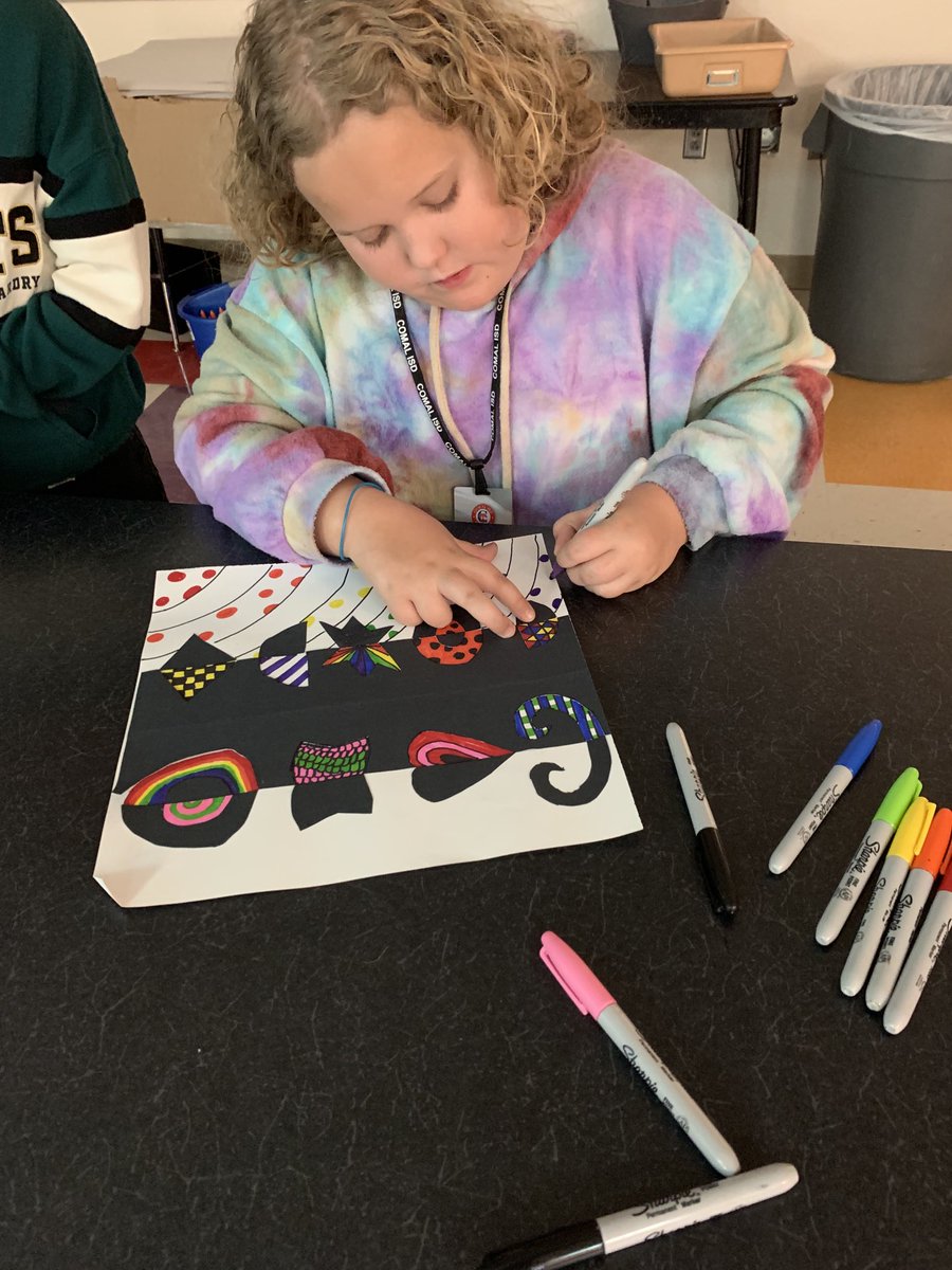 charistaylorART's tweet photo. Pushed the lesson even further with these amazing 5th graders and added patterns to ALL of the negative space. WOW!!!  ⁦@TeamRBES⁩ ⁦@ComalFineArts⁩ #5thgrade #notans https://t.co/3qo19eSBWY