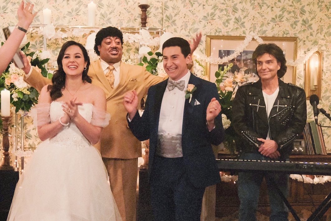 hayleyorrantia's tweet photo. Did Richard Marx play your wedding? 😉 Tune in now to @TheGoldbergsABC’s 200th episode &amp; Geoff and Erica’s Wedding! #TheGoldbergs @richardmarx @TheGoldbergsABC https://t.co/ZsYaY72WXj