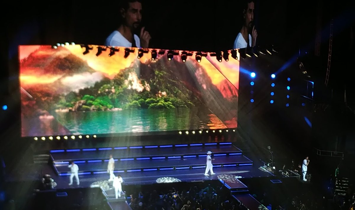 GP_Caro's tweet photo. Google me recuerda que hace dos años, la Caro de 12 años cumplió su sueño. 💕
También que ese fue el último día realmente feliz de mi vida...
#DNAWorldTour2020 #DNAWorldTour #BSBBOG2 @backstreetboys ❤️

♪ Rock your body right, Backstreet's back alright... ♪ https://t.co/ZuXBSSS2Ik