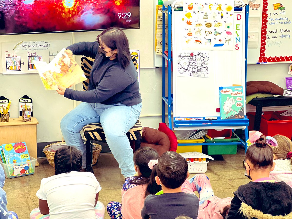 LUSDAlternativ1's tweet photo. Amazing to see our Alt. Ed ASB learners out at Reagan and Lincoln today reading to young learners for #ReadAcrossAmericaDay! #alted  @Lindsay_USD https://t.co/MUaXAr7DNT