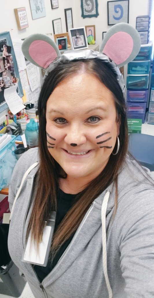 CourtChan36's tweet photo. Thanks Margie McGhee for teaming up with me! #bestteamleader #bookcharacterday #readacrossamerica https://t.co/W56KM6oZT1
