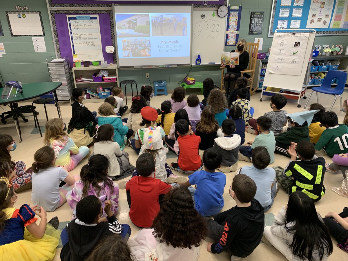 Loved our visit from Danielle Micale from the East Brunswick Senior Center ⁦⁦⁦@ebrecparks⁩ today! She read to our 2nd gr students and we spoke about our joint community service GRANDFRIENDS project 💚📕📘📗📙💚 ⁦<a href="/CentralSchoolEB/">Central School</a>⁩ ⁦