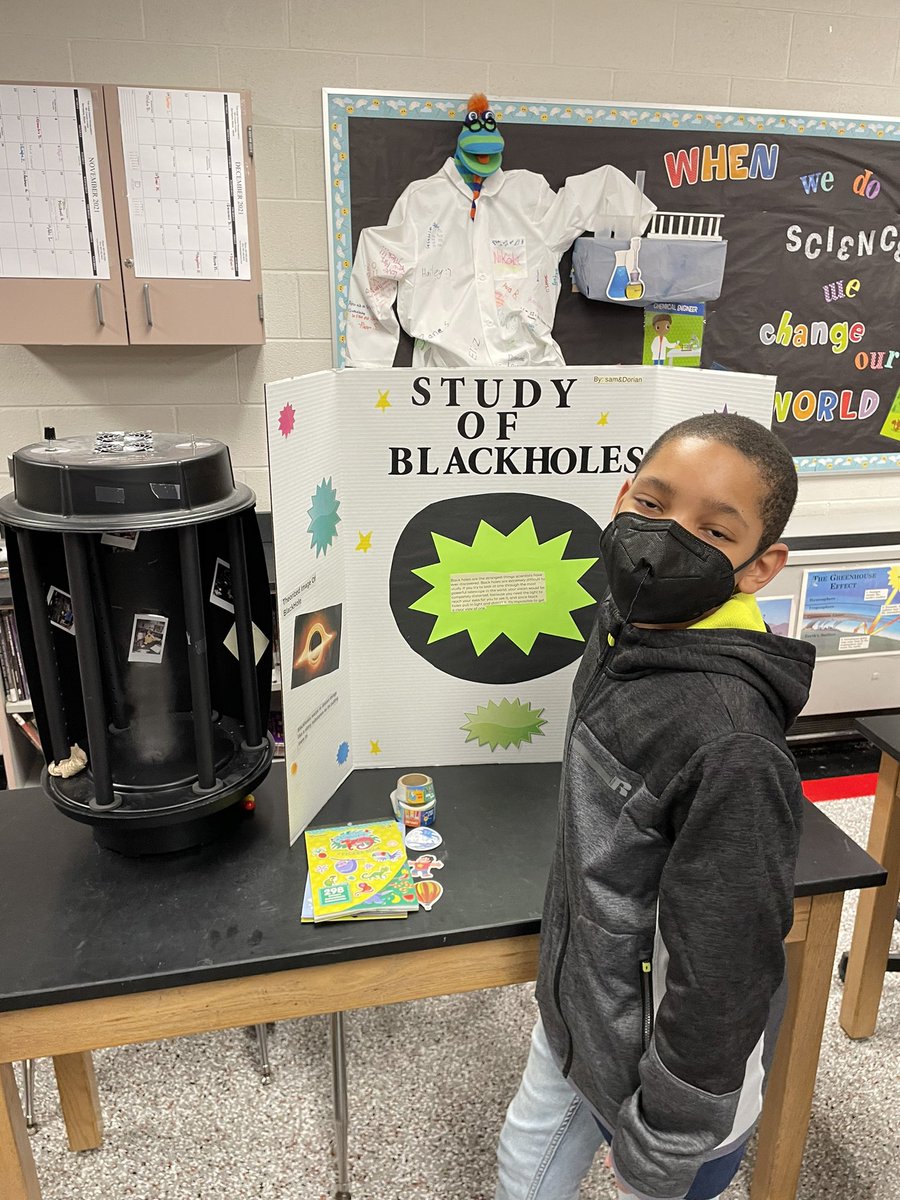 steve_nendza's tweet photo. More to explore!!! #sd113a STEM Night. @joseph_sweeneyC @mrskleehammer https://t.co/1dj6zUvvg7
