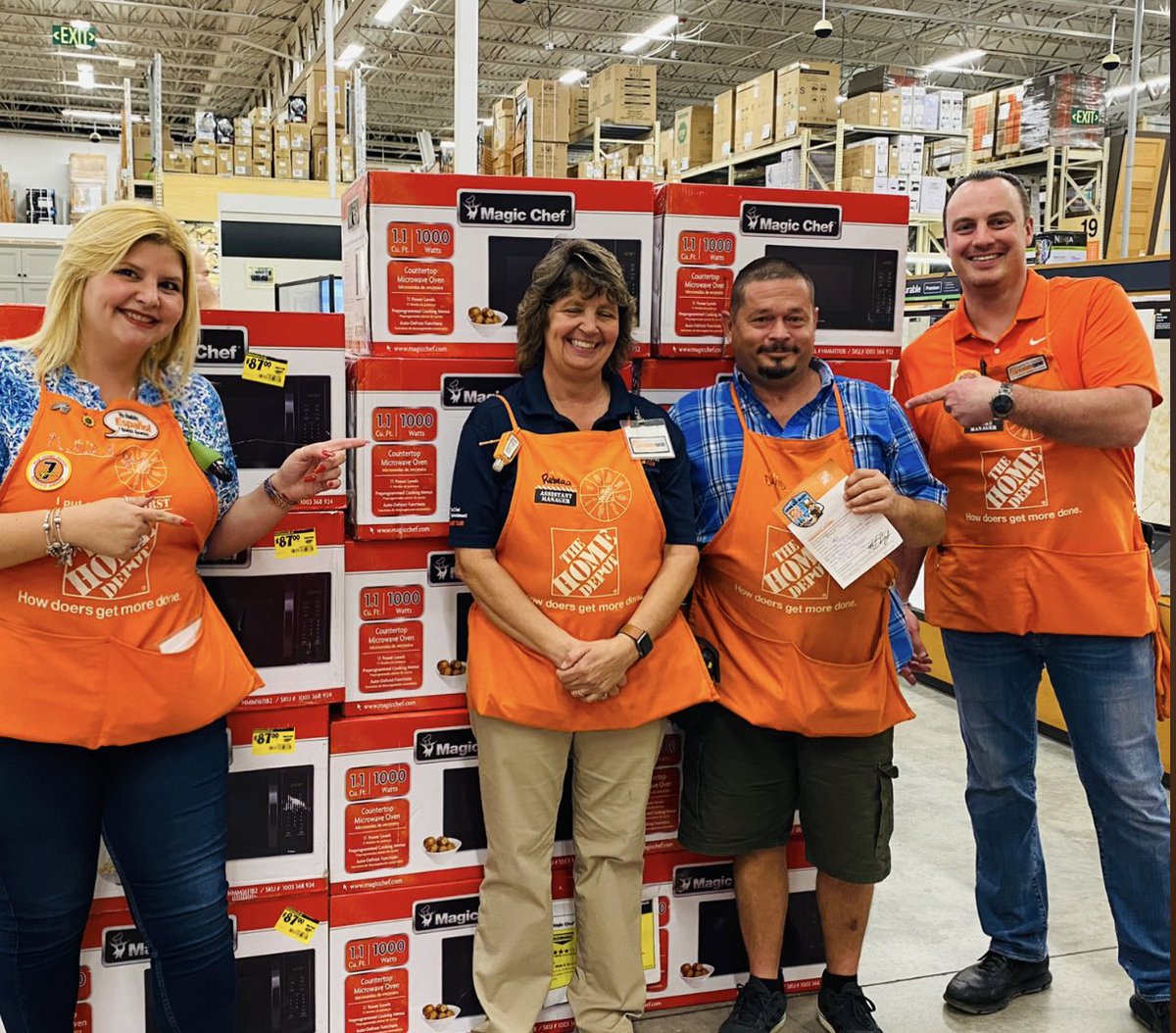 Spent the day with the awesome #KeyWest Team and has such a great time recognizing some of our ROCKSTAR Associates David, Trecy, Antonio and Wayne! What a day! Thank you! 🎉🧡🤩🥳 <a href="/MikeCaveyJr/">Mike Cavey</a> <a href="/VegaMapvega/">Marisela Vega</a> <a href="/JoeRSantelia/">Joe R Sant'Elia</a>