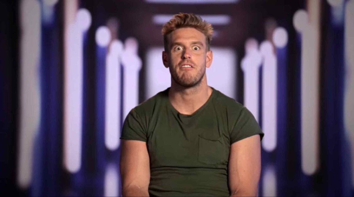 shayne from #LoveIsBlind looks like a fish that ran into a sea witch that put him in a human skin and he washed ashore and wound up on this show