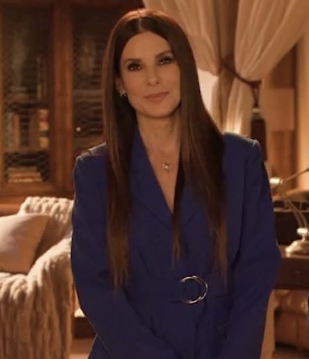 bullockslays's tweet photo. Sandra Bullock in a suit + her beautiful long hair ahhhhh 🥰🥺 https://t.co/PkKpgQgv3k