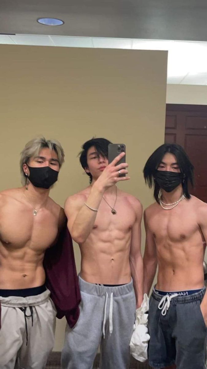 fangirl247's tweet photo. Bro wtf, @OliverMoy, @Azngami , and @Macalinoregie23 are the reason why I scraped my knee... why ya gotta be so cute?? https://t.co/utCjI55nou