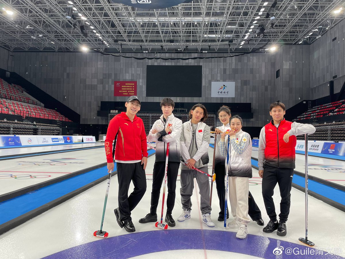 kattwtsagain's tweet photo. s/h and boyang pictured with su yiming, fan suyuan and ling zhi (curling mixed doubles team) https://t.co/oq63su0X4R