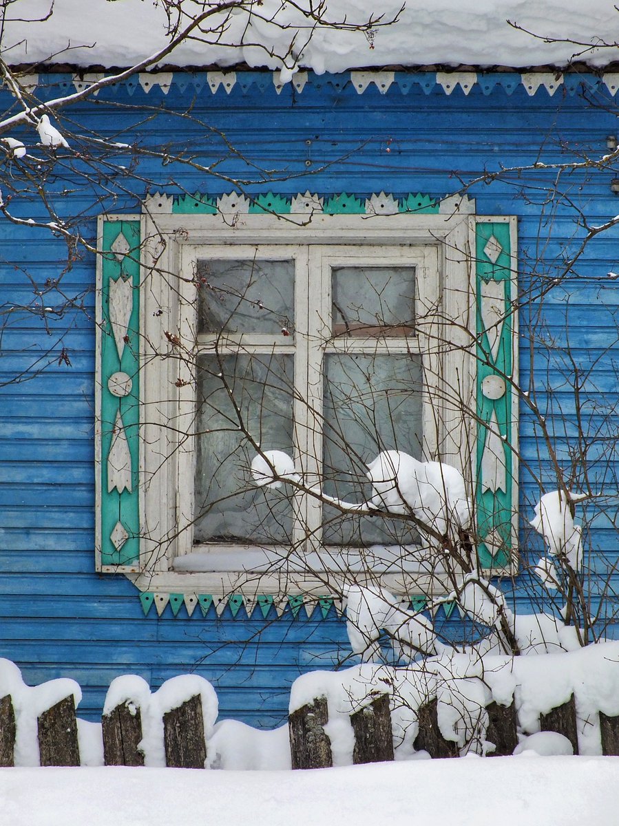 От мороза мутными глазами  Смотрят в мир дома деревни тихой...💙 (Вологодская область) 📷 shestakov_photo