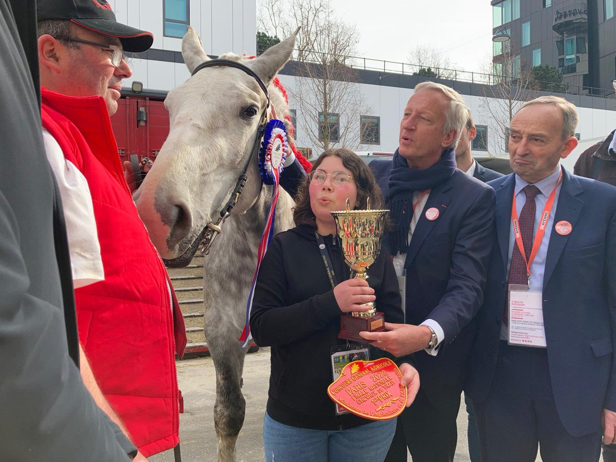 🎖La #Mayenne, une nouvelle fois à l’honneur avec Jonquille de la Noë, cheval de trait mayennais, du Gaec Vallée Frères, primé au <a href="/Salondelagri/">Salon International de l'Agriculture</a> #SIA2022