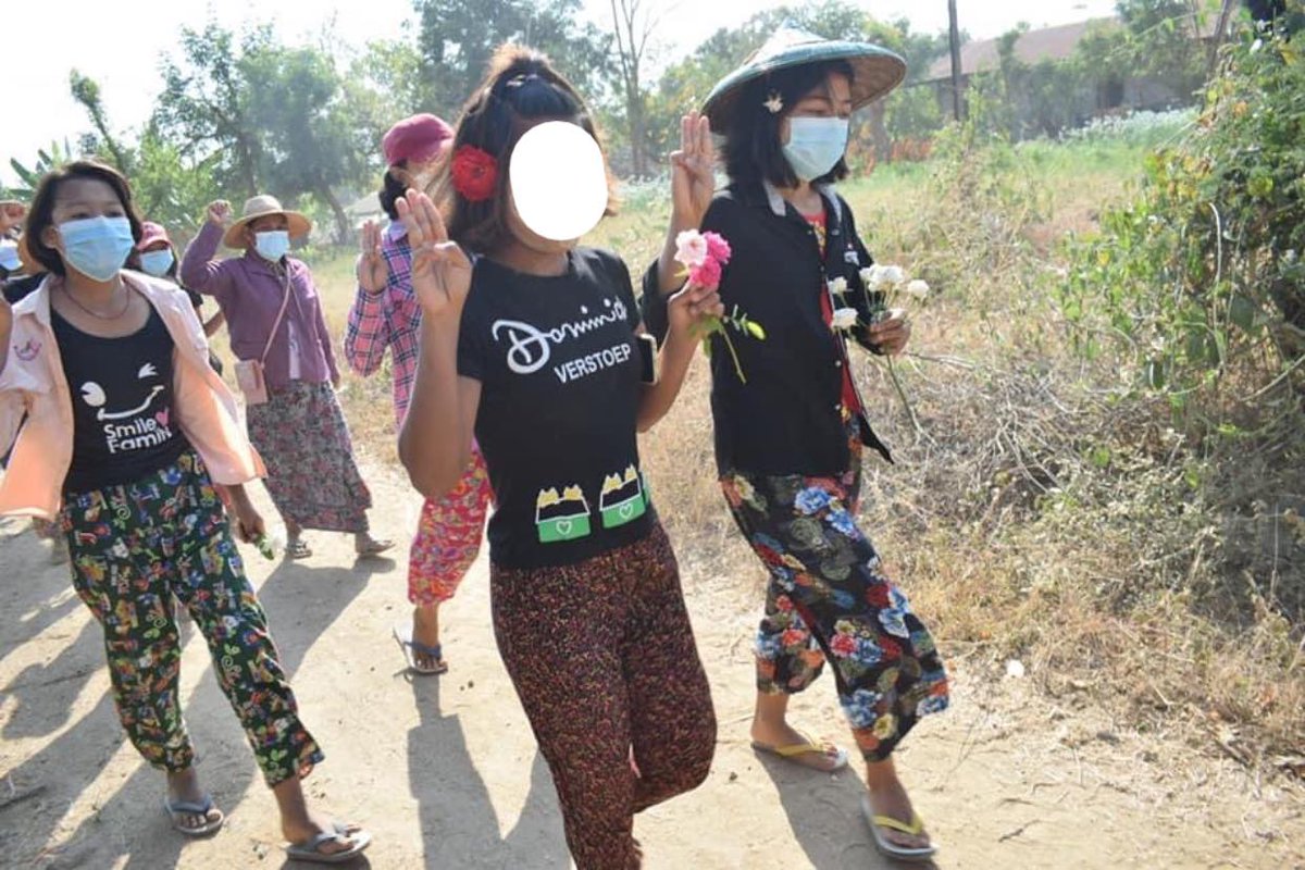 IrrawaddyNews's tweet photo. Villagers from Salingyi and Yinmarbin in Sagaing Region took to the streets on Thursday to show their opposition to the military regime. 
(Photo: Strike Committee) #WhatsHappeningInMyanmar https://t.co/LBKA74ZWDo