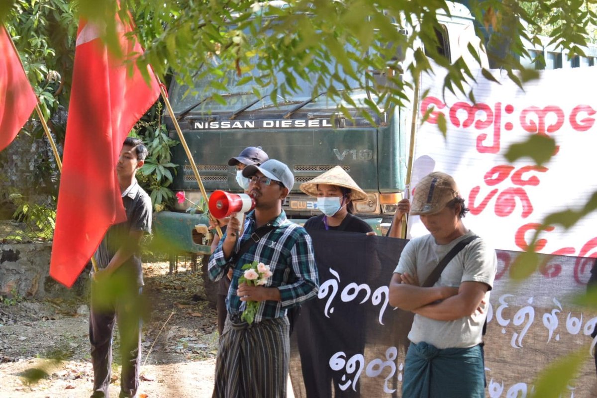IrrawaddyNews's tweet photo. Villagers from Salingyi and Yinmarbin in Sagaing Region took to the streets on Thursday to show their opposition to the military regime. 
(Photo: Strike Committee) #WhatsHappeningInMyanmar https://t.co/LBKA74ZWDo
