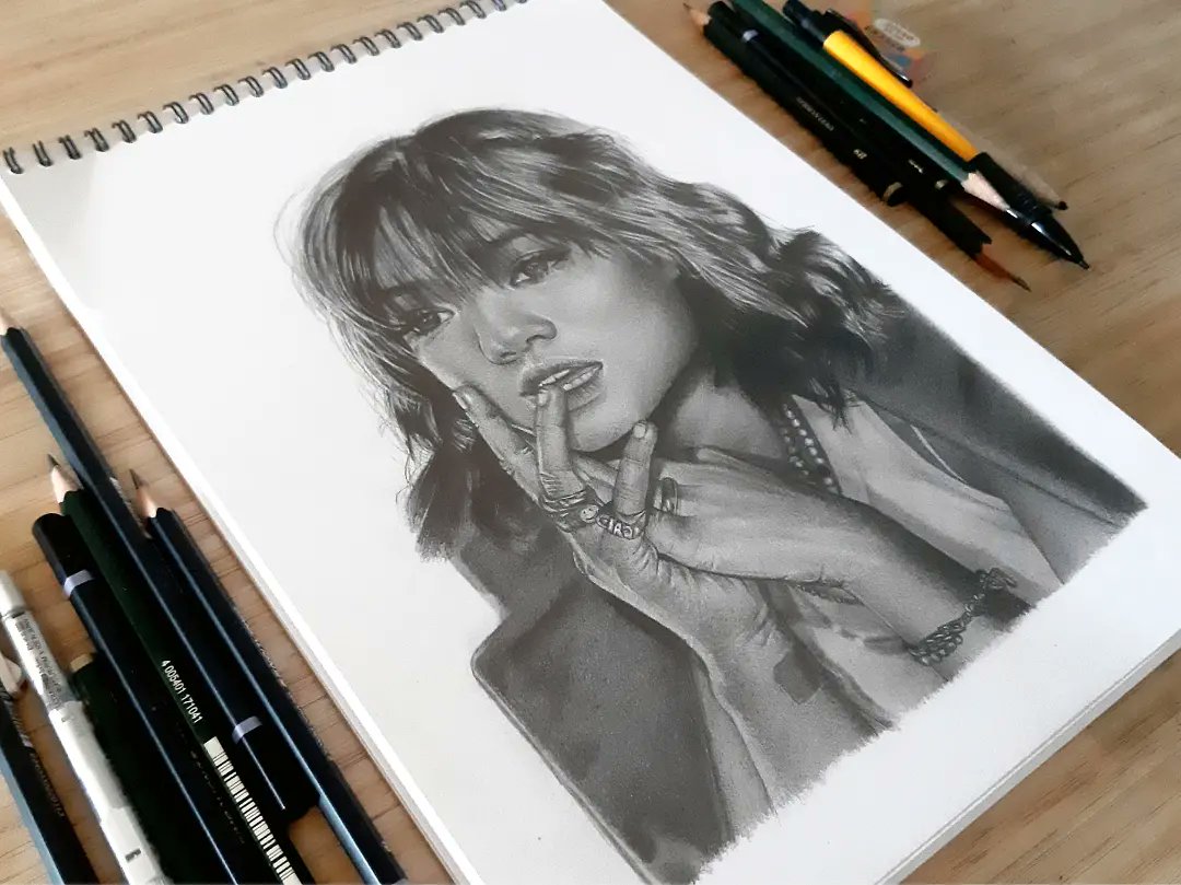 annurltfh's tweet photo. Real time drawing : ±14 hours
Material : Graphite Pencil (H, 2B, 4B, 5B, 6B, 7B, 8B), Mechanical Pencil (HB), Eraser, Paper Stump on Sketchbook A4 https://t.co/tMdxEayUBO