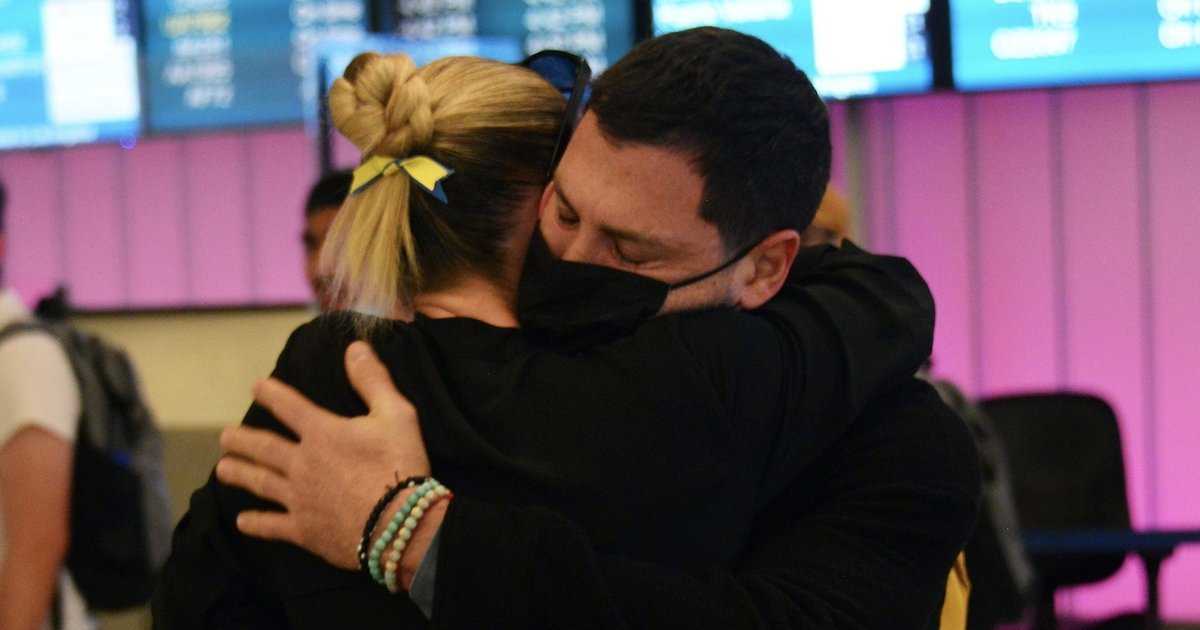 #DWTS's Maksim Chmerkovskiy has safely returned to the US and reunited with his wife Peta Murgatroyd after leaving Ukraine. ❤️ (📷: Shutterstock)