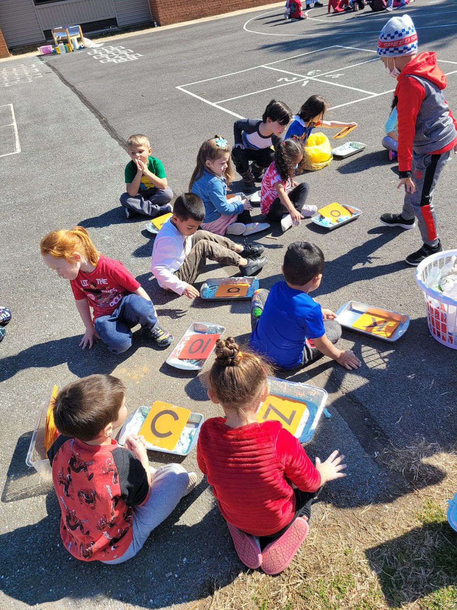 MsSarahPreKCMES's tweet photo. Read Across America Day in collaboration with Kindergarten to enjoy the beautiful day while learning! @CMESLions #teamCMES 
#CMESwins @TracyThomasCMES https://t.co/gC2Lcb6BG7
