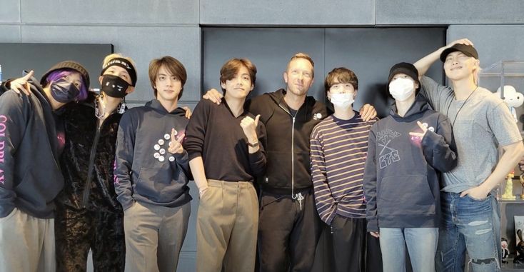 Quem está de idade nova hoje é o Chris Martin hahaaaa Happy Birthday Chris  