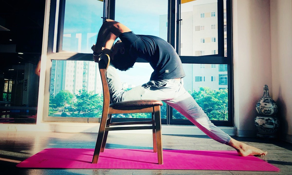 Mohityogi95's tweet photo. “Yoga means addition—addition of energy, strength, and beauty to body, mind, and soul.
#yoga
#yogateacher 
#yogaeverydamnday 
#FitnessMotivation 
#flexible https://t.co/YozMWV2C3j