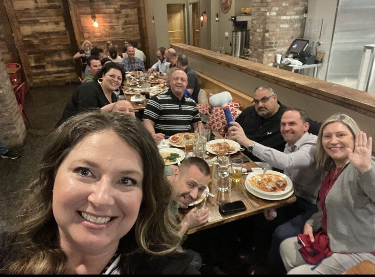WileyLorena's tweet photo. What a feeling to be back in person! Thank you Lowe’s U and @JoeMcFarland_ @AudissBryan @DamonBennettR7! 
We are fired up! DMLE 2022 Group 5/6 are #ALLIN to make a difference! We are hungry! 💙❤️💙❤️💙 what are we going to do? #sellstuff 🔨 https://t.co/s9B8XwyALp