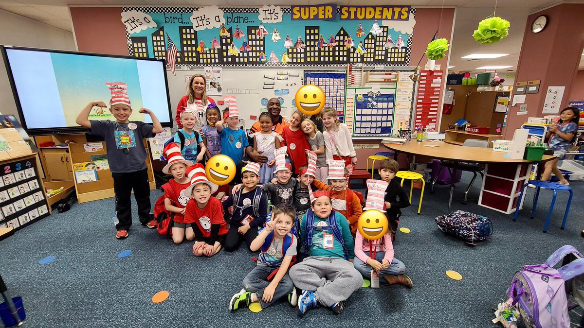 ReneeHebert3's tweet photo. What a fun “Read Across America” celebration with special guest, Adrian Ross, retired NFL football player. Mr Ross came to Sampson Elementary to read to our class and our fifth grade buddies! #TackleReading @mbmaddan @SampsonElem @KinderSampson @NFLAlumni https://t.co/3qvcGQ7UNi