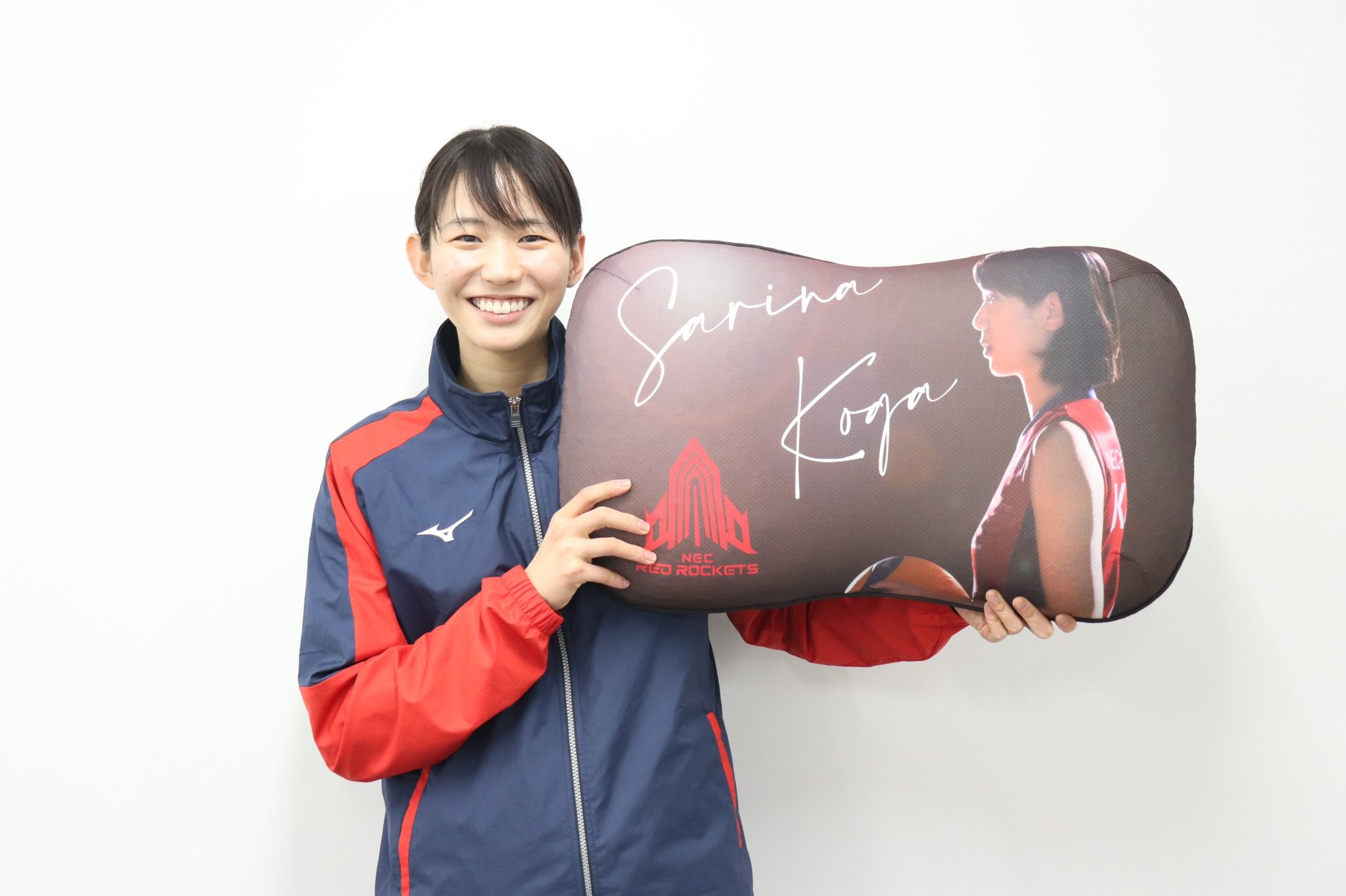 NECレッドロケッツ ルナちゃんロゴ入りシートパーツ 古賀紗理那選手 サイン入り NECレッドロケッツ ルナちゃんロゴ入りシートパーツ 古賀紗理那選手