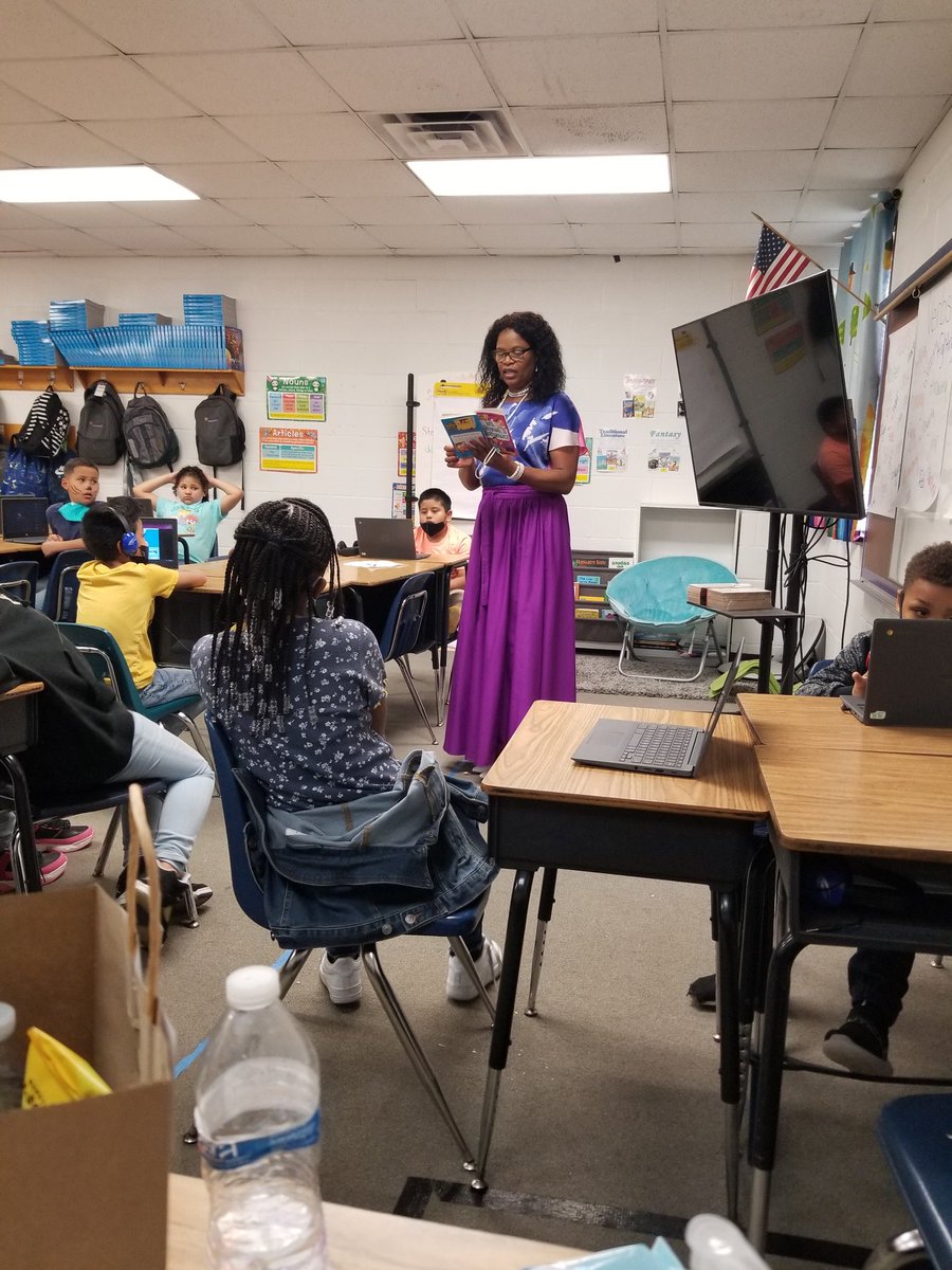 GardereMyers's tweet photo. When High School goes to Elementary. Marlin High School was was honored to be invited to participate in Read Across America at Marlin Elementary. The students had a rewarding experience. #committedtoexcellence https://t.co/ccezWR5CKH