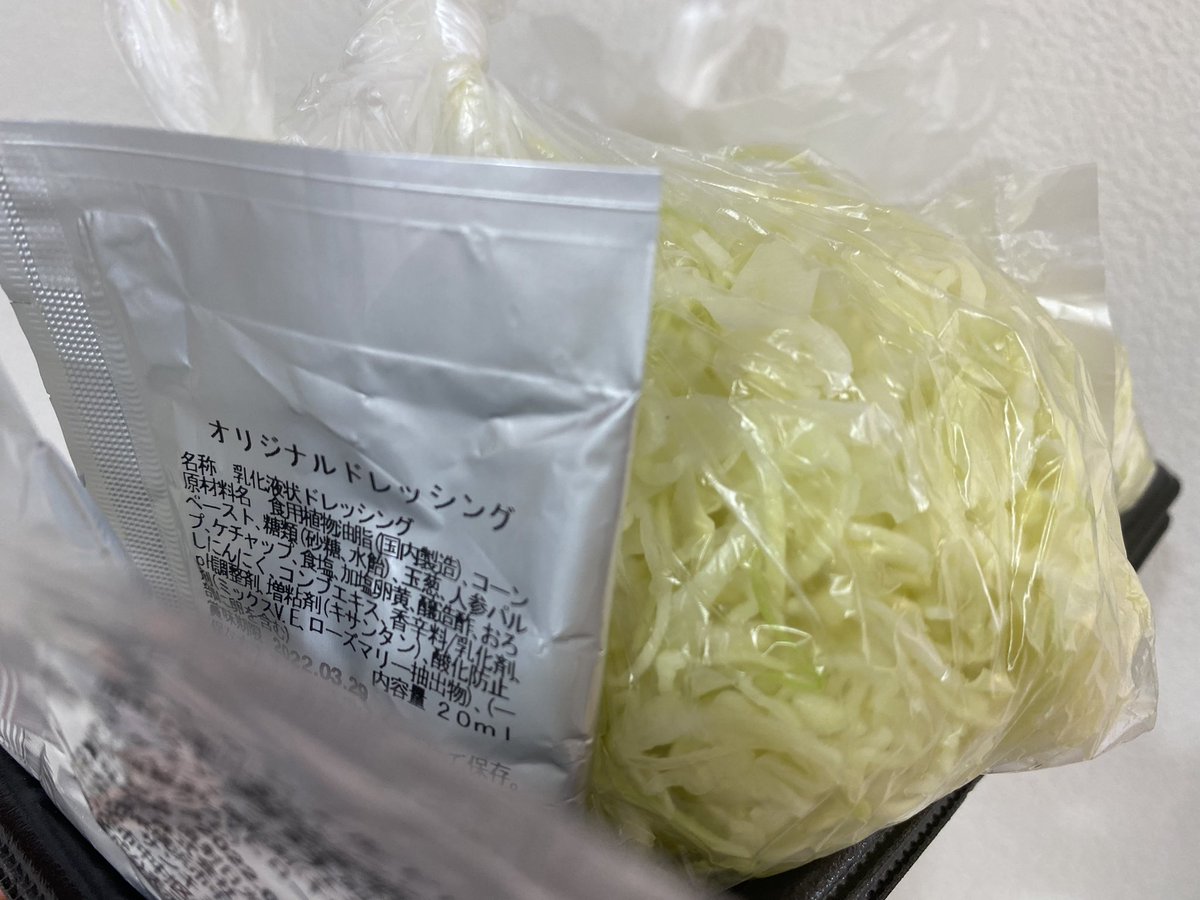 つもありがとう御座います
とんかつ栄泉です！

武蔵新田店•沼部店は本日も元気に営業しております😌

お惣菜をご購入いただいた客様に

本日は
キャベツとオリジナルドレッシングの無理サービス
を行なっております❗️

是非お待ちしております^ ^