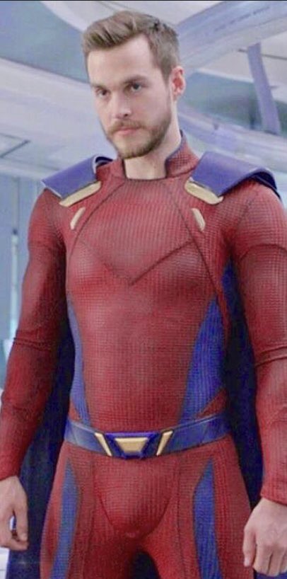 GAYCRIS1S's tweet image. NO BC LIKE. S3 CHRIS? HES BUFF HES CUTE HES COOL. BUT THEN HE GETS???? SO MUCH FUCKING BUFFER??????????? WHAT