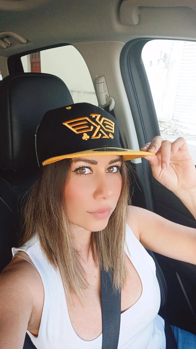 SayradelaT's tweet photo. Opción 2. @PokerCircuito https://t.co/vL3BAn0mQU