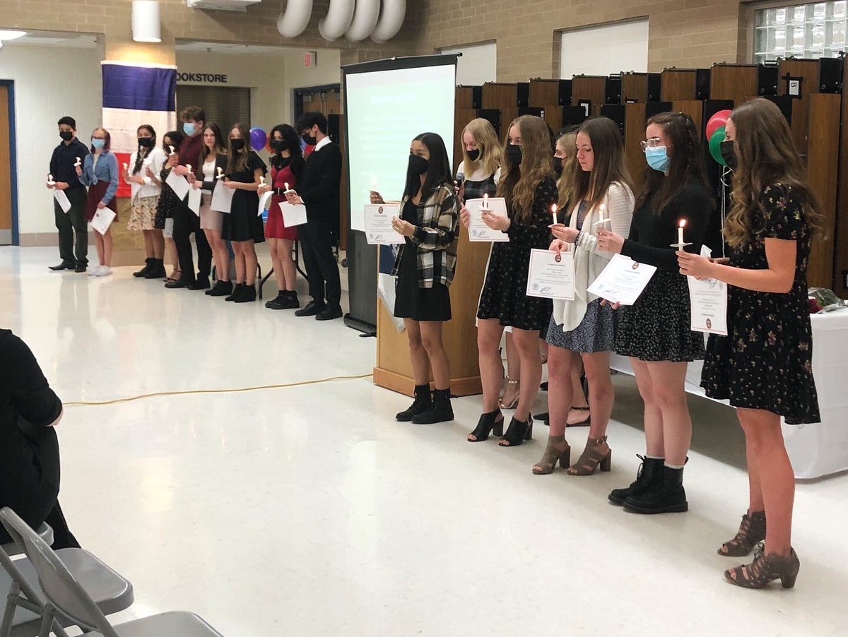 ProfePSHS's tweet image. I could not be more proud of all my little súper estrellas at Spanish Honor Society induction tonight! Thank you @ppakowsk for opening the event &amp;amp; my fearless SHS leaders for taking charge. What an excellent evening! #PSHS #PlainfieldSouth #spanishhonorsociety #cougarculture