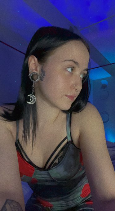 I feel back in my element ✨🖤 https://t.co/5L2dahQxPz