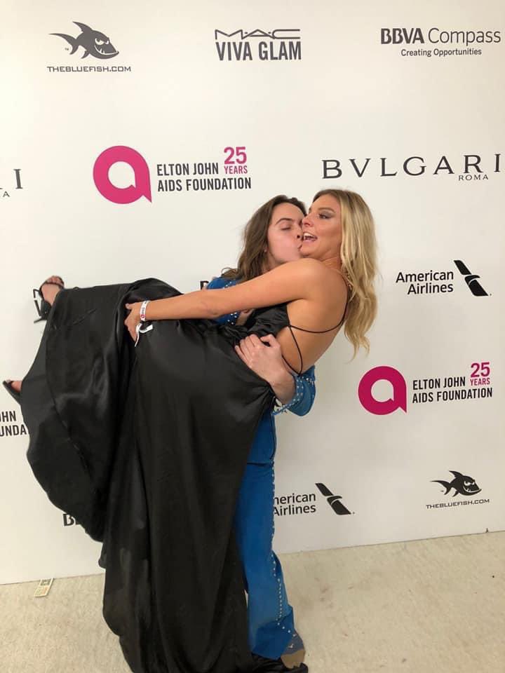 / / she kinda look like hunter